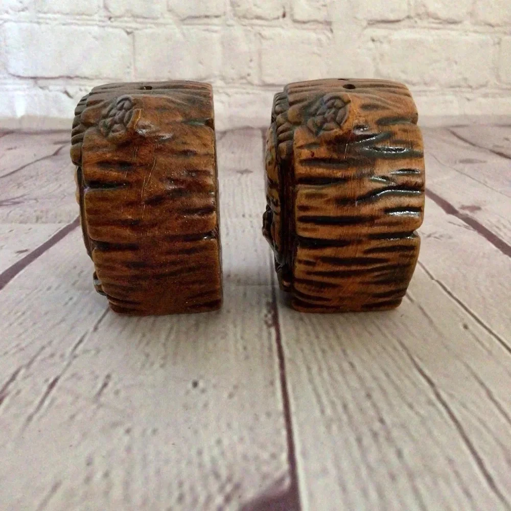 Vintage Howe Caverns New York Souvenir Salt and Pepper Shaker Pair - Japan